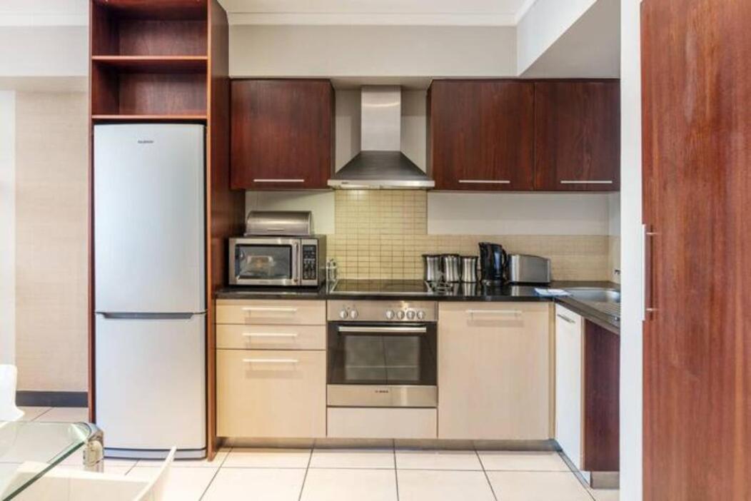 Spacious In Cbd Pool & Parking Perfect For The Corporate Traveller Apartamento