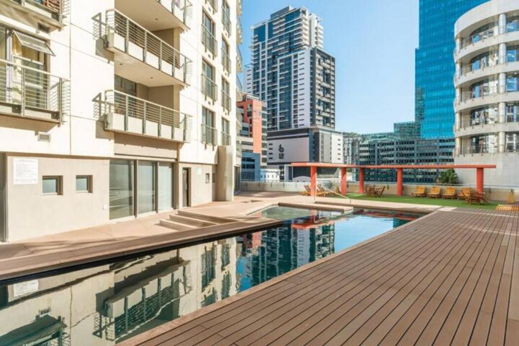 Spacious In Cbd Pool & Parking Perfect For The Corporate Traveller Apartamento Cidade Do Cabo
